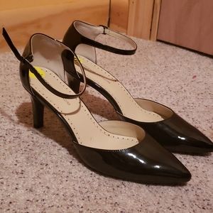Adrienne vittadini black ankle strap heels size 9